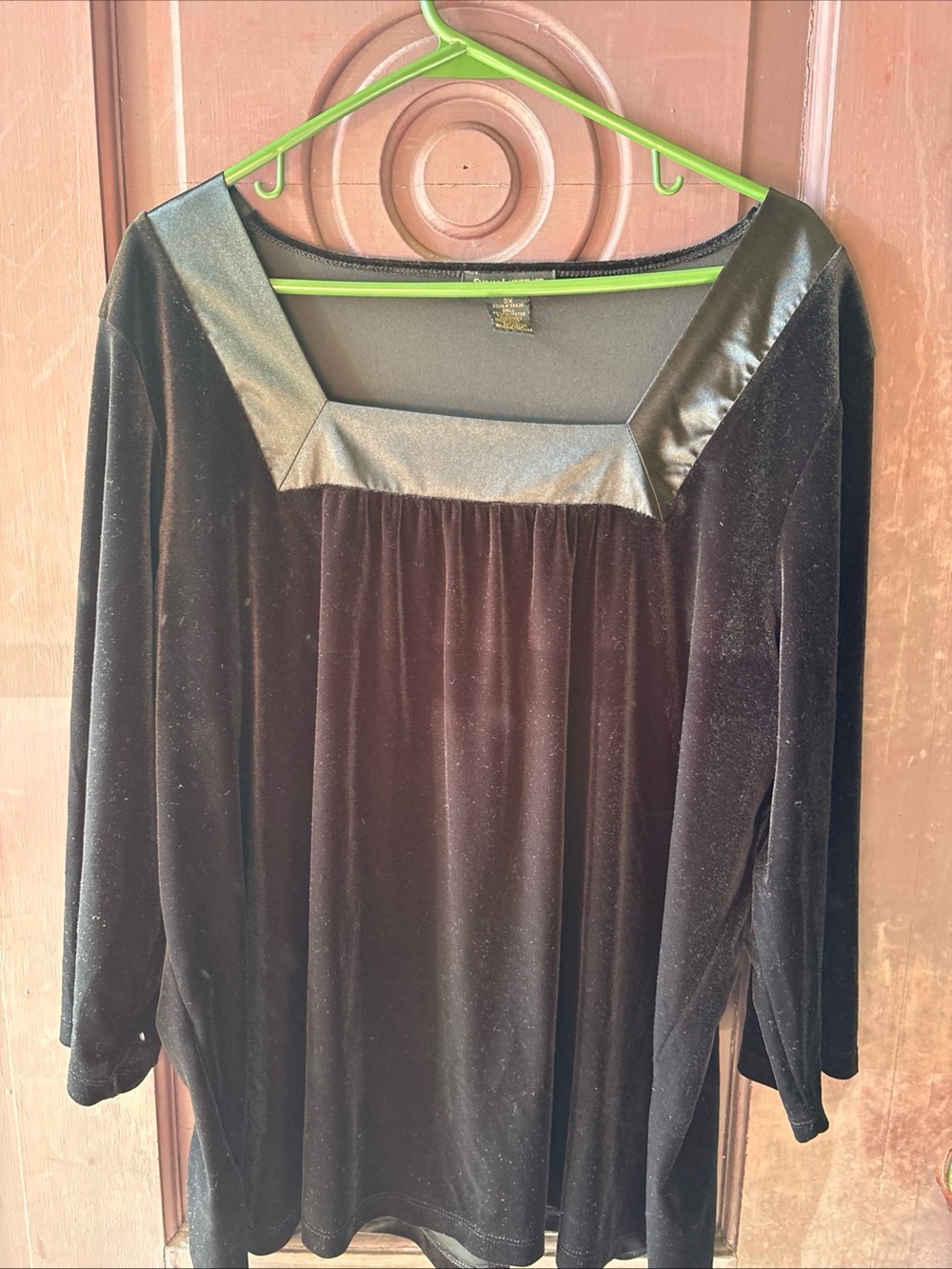 Susan Lawrence Black Velvet Long-Sleeve Square Neck Top